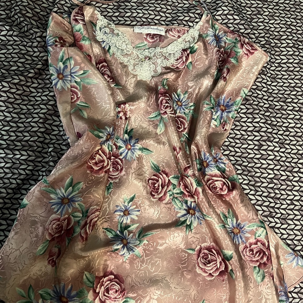 Vintage floral night gown 3 for 20$